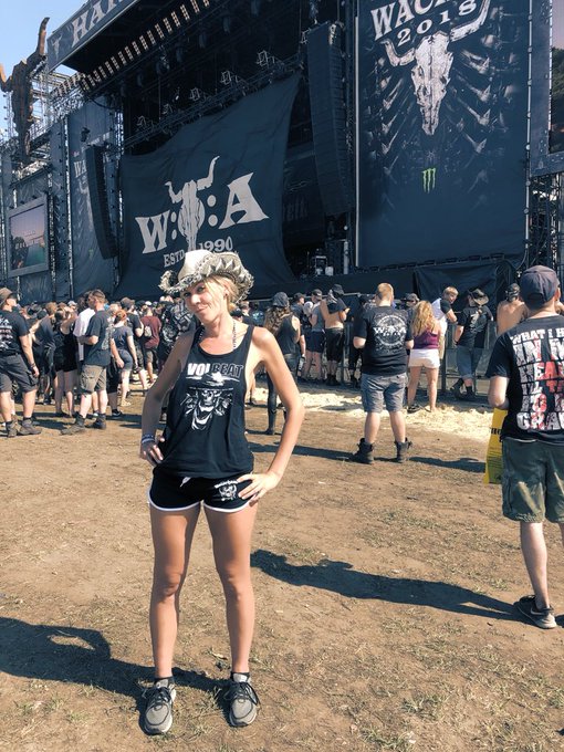 Endlich mal kein Schlamm in Wacken :) @Wacken #mileyweasel #mydirtyhobby #wacken2018 #wackenopenair2018<a class="tags" target="_blank" title="On Twitter" href="/?out=eyJ0eXAiOiJKV1QiLCJhbGciOiJIUzUxMiJ9.eyJpYXQiOjE3MjA3NTMzNjEsImlzcyI6InR3cG9ybnN0YXJzLmNvbSIsIm5iZiI6MTcyMDc1MzM2MSwiZXhwIjoxNzUyMjg5MzYxLCJyZWRpcmVjdF91cmwiOiJodHRwczovL3R3aXR0ZXIuY29tL1dhY2tlbiJ9.J9aG29SLj50An9E-H6lOsJfP2yMr_nPKqI6yT98LNn6qII0CniKiQ8CILjOd3iSDT4cQR6-ebB72ErIUgKpuWw">@Wacken</a><a href="/tag/heavymetal"class="tags"><span>#heavymetal</span></a><a href="/tag/woa"class="tags"><span>#woa</span></a><a href="/tag/staub"class="tags"><span>#staub</span></a><a href="/tag/sonne"class="tags"><span>#sonne</span></a><a href="/tag/mydirtyhobby"class="tags"><span>#mydirtyhobby</span></a><a href="/tag/hitze"class="tags"><span>#hitze</span></a>