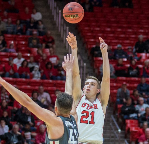 🏀🤝  Kári Jónsson y Tyler Rawson jugarán en el @FCBBasket B el curso 2018/19

✅ Jónsson es un base islandés de 20 años y Rawson un ala-pivot de 22.

👉  ow.ly/gsg630lfuwa 

🔵🔴 #ForçaBarça!