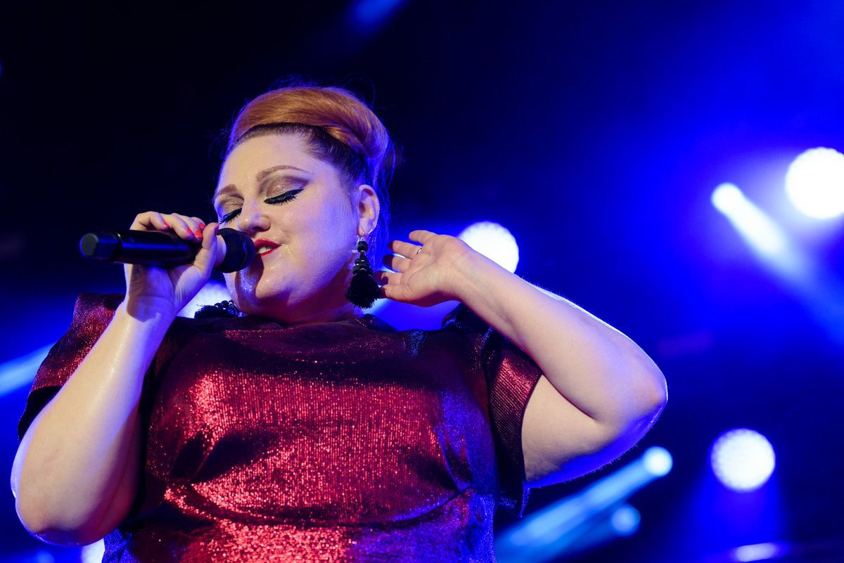 Retrouvez les photos de Benoit Facchi - photographe des concerts de @RagNBoneManUK &amp; @bethditto sur notre site de la <a href="/FoireColmar/">Foire Aux Vins</a> : bit.ly/2OjcktH 😛
#favcolmar #photo #concert
