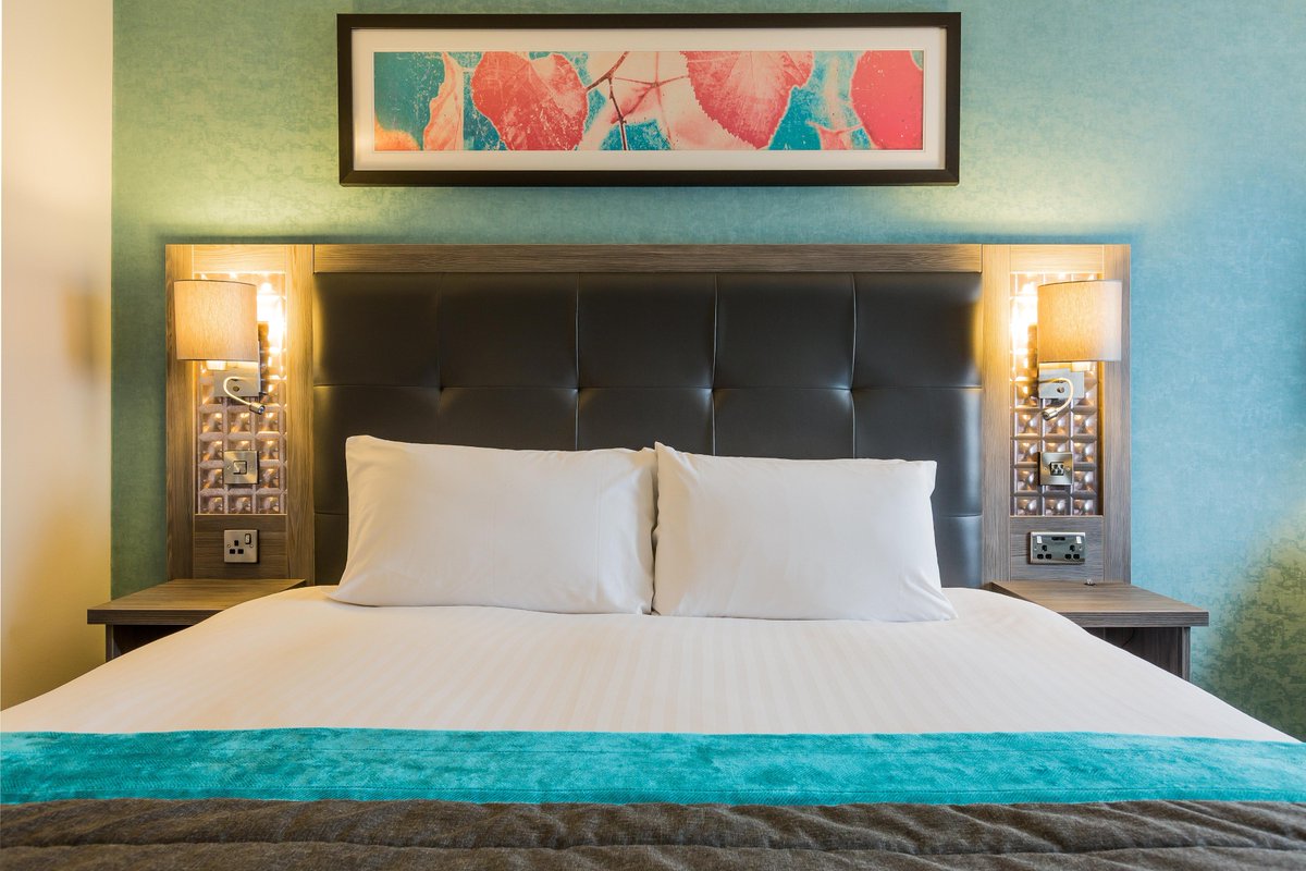 leohotelsukire's tweet photo. Happy Friday everyone! Time for another giveaway. To #win an overnight stay at a UK or Ireland Jurys Inn of your choice, simply like this post &amp; tag the lucky pal you would bring with you #happyfriday #friyay https://t.co/4v1XnesaWU