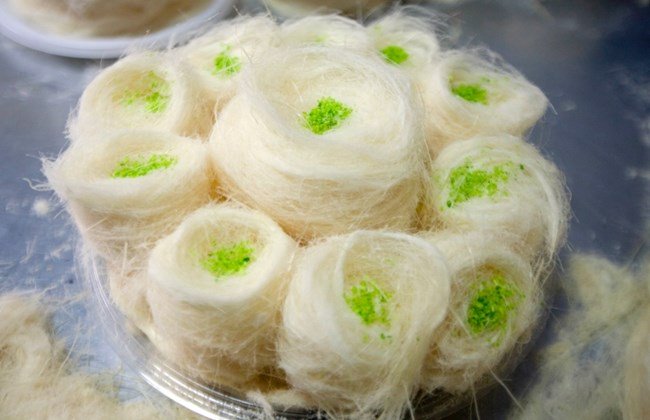 NaTakallam's tweet image. Ghazl al banat is the Middle Eastern cotton candy - eaten with #icecream! It's made through a lengthy manual process to stretch out its mixture of caramel &amp;amp; cornstarch until it becomes meters of white cotton candy! #fridayfood #MiddleEasternSweets ow.ly/L8Pw30lefky