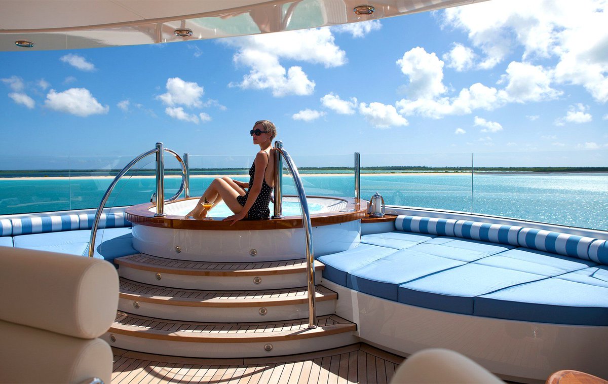 Yachtzoo's tweet photo. What can be better than a jacuzzi onboard? Perfect for that spa day... #LuxuryLife #YACHTZOO https://t.co/oJg8OJRnKr
