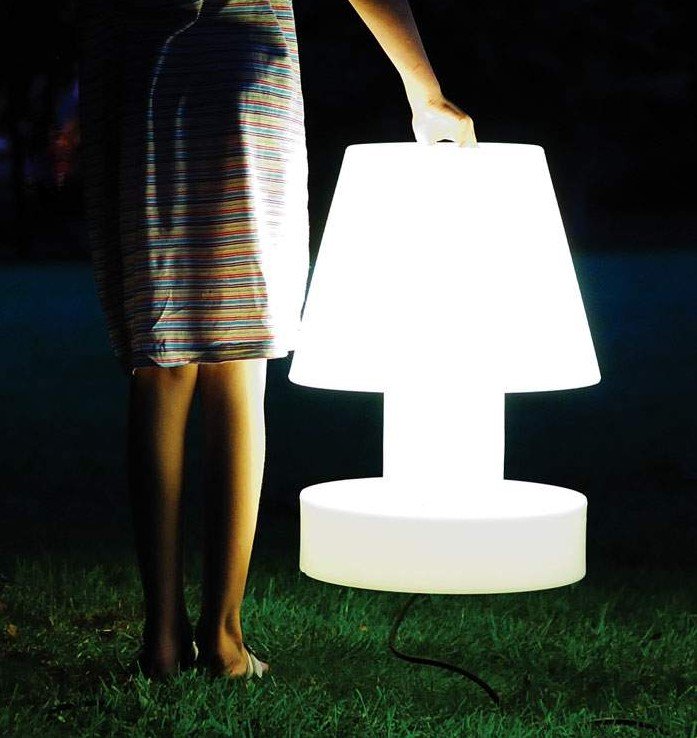 [BON PLAN] Les lampes de table et pots de fleurs BLOOM sont en ce moment à -15% ! Que la lumière soit ! 😉💡

 ✅ bit.ly/2JuFd6I
