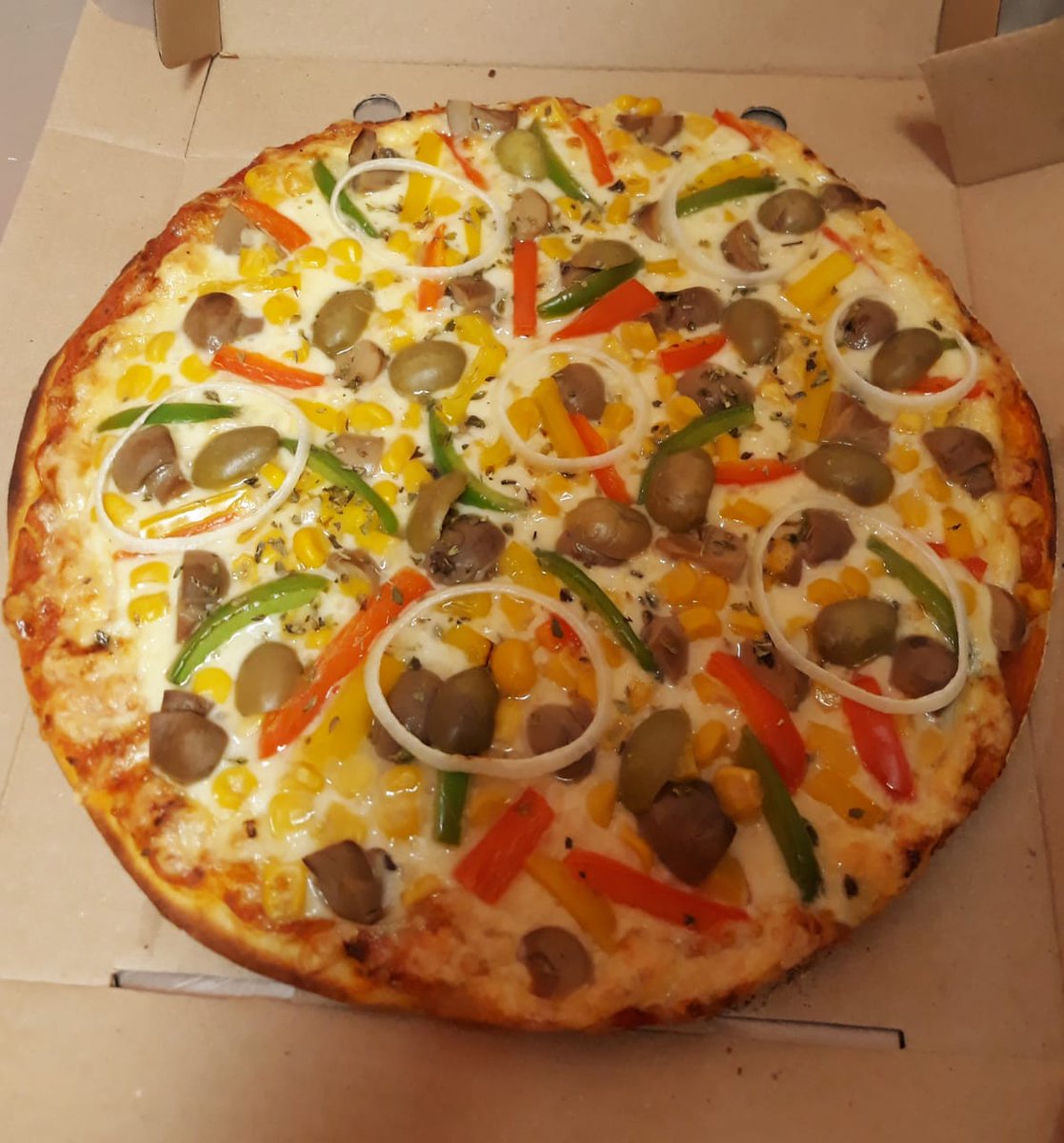 clasaed's tweet photo. *Sastra*
      *Love Pizza*

Delicie-se das nossas Pizzas com a mais alta qualidade de confeção e sabores delirantes. 😋🍕🤤🍕

*Encomenda já a sua Pizza*  🍕👌🏽🍕🤪

Das 09h:30m às 18h:00m
Estamos localizados na, Av. Comandante Valódia - Combatentes (Ao Lado do Banco BIC) https://t.co/5A3WqANWC4