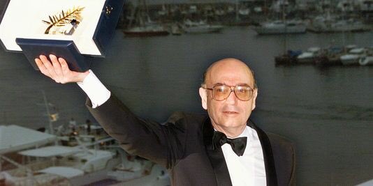  #LesCinéastesDuHangarRangée 2 :31 - THÉO ANGELOPOULOS27 avril 1935 - 24 janvier 2012(Grèce)- Alexandre le Grand (80)- Voyage à Cythère (84)- Paysage dans le Brouillard (88)- Le Regard d’Ulysse (95)- L’éternité et un jour (98)Lauréat de Palme d’or et Lion d’argent