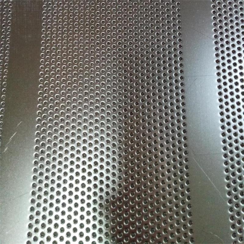 IanLee90014693's tweet image. This is sintered together with one layer perforated plate and several layers of wire mesh to form a strong yet tractable plate. #sinteredMeshLaminate #perforatedMesh #stainlessSteelFilterScreen #metalScreen #cleanableFilterScreen