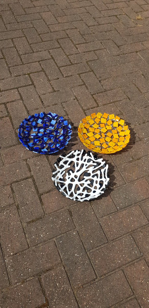 Heartlandsglass's tweet photo. The Abstract Fruitbowls have been added to the shop.  #fusedglass #nuMONDAYseller #numondaycom #JoinTheRevolution #fruitbowl #abstract #abstractart #contemporaryart #heartlandsglass https://t.co/8tpUqMwwYS