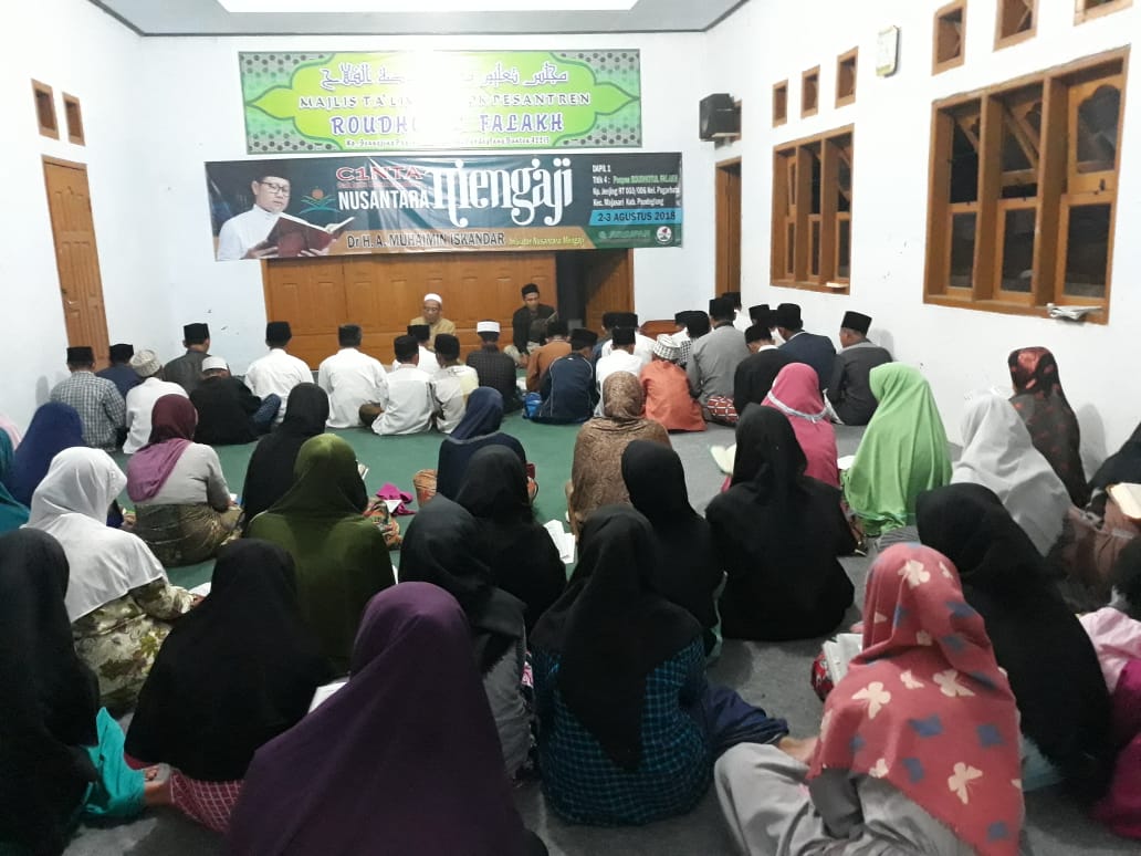 DPP_PKB's tweet photo. Seluruh Penjuru Nusantara menggelar Khataman Alqur'an serentak, Sholawat Nariyah 4444 kali dan Doa bersama untuk Panglima Santri @cakimiNOW memimpin Negeri. #KhatamanUntukCakImin #PanglimaSantriMemimpinNegeri 
#NariyahUntukCakImin https://t.co/S8wLzdeYQw