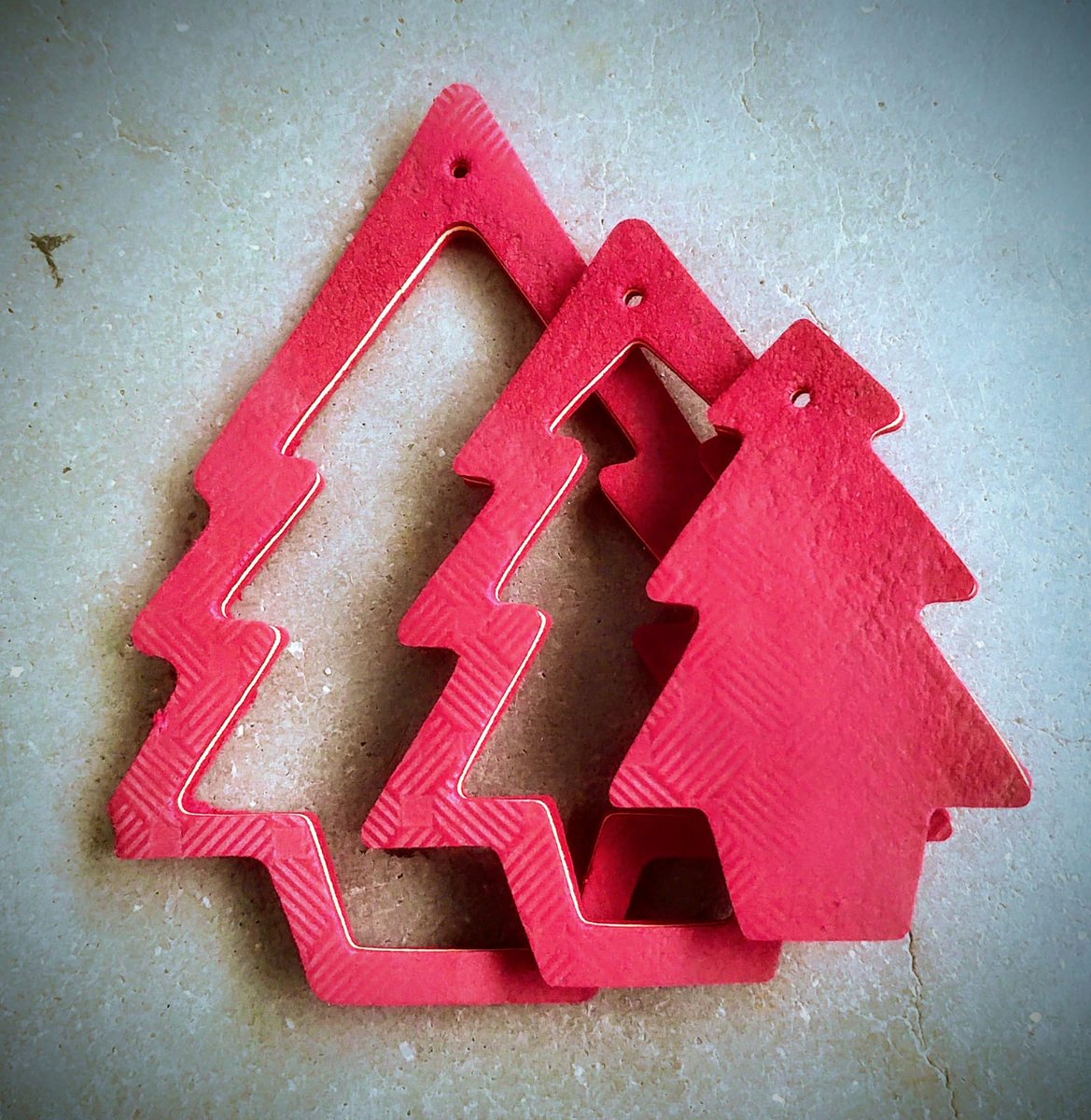 Eerste prototype gemaakt voor teenslipper kerst decoratie. Kleed jij je boom dit jaar ook aan met upcycled afval? Stay tuned!