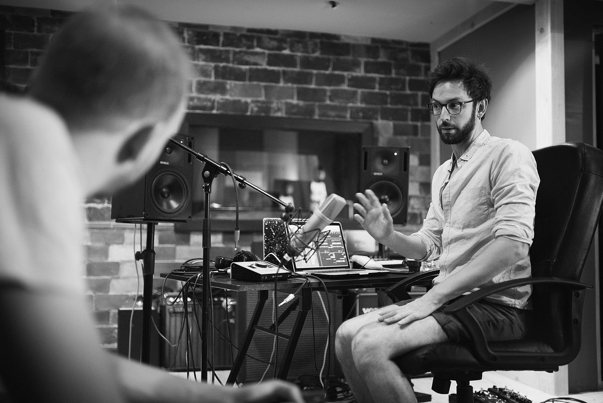 BLOW_band_'s tweet photo. Quelque jours de résidence créative au @RedHouseStudio_ 🎙 #WorkHard https://t.co/Xs3rQtg2Ek