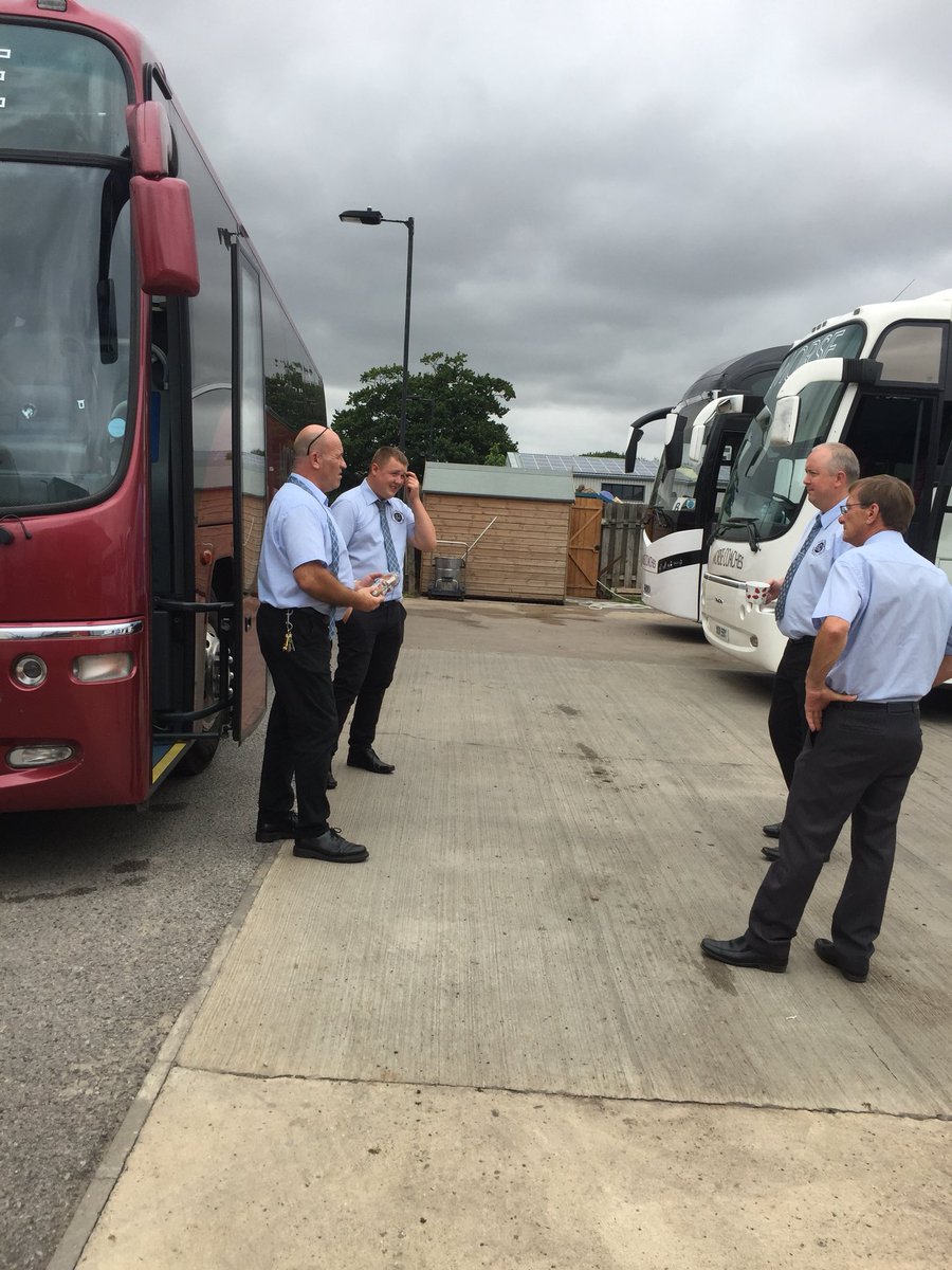 MorseCoaches's tweet image. Final briefing before four of our team head to Bedford #Bedfordbound #safetyfirst #cleanandsmart