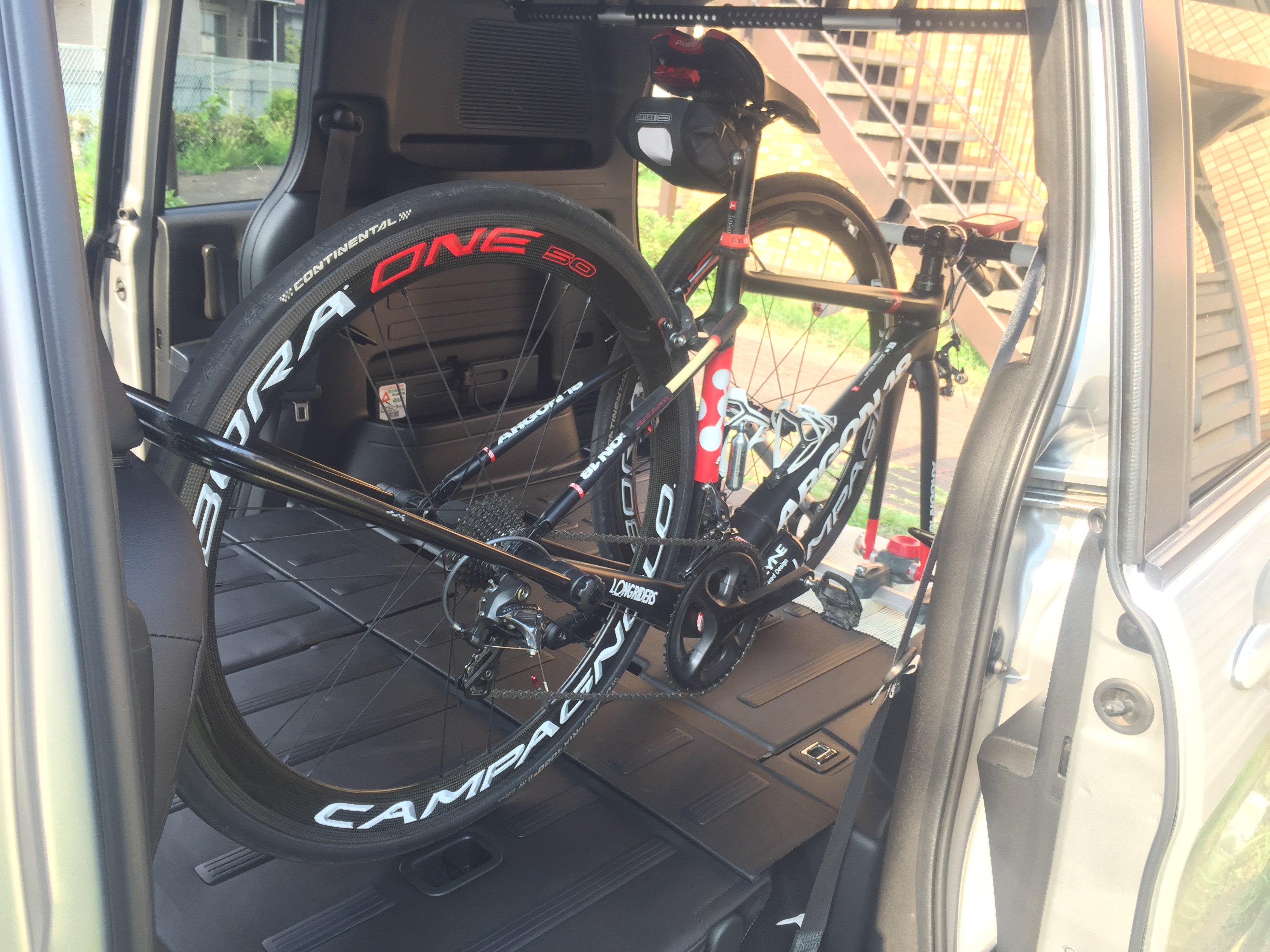 さとすけ 22年はどこ行こう フリードスパイク 自転車が楽々積めたうえに大人一人が寝られるスペースも確保できる まさに自転車乗りのためと言っても過言ではない車 フリードスパイク 車載 T Co P5sqvmzsz9 Twitter