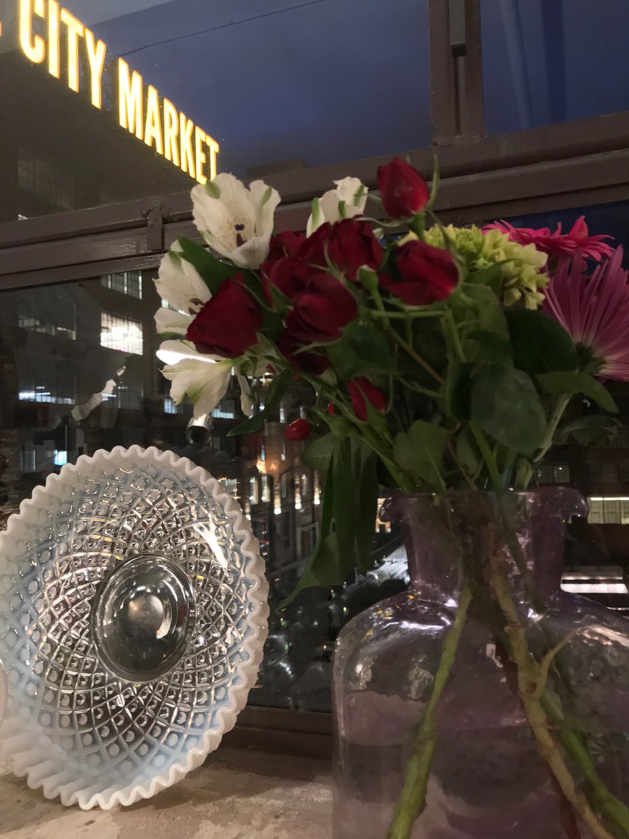 OchoKouns's tweet photo. Celebrating a day earlier with pre-birthday flowers. Thanks ⁦@TraderJoesLove⁩ !
.
.
.

#atlantamorning, #atlanta, #birthday, #poncecitymarket, #leobirthday, #celebratelife, #artistslife, #actorslife, #TraderJoes https://t.co/KWpvTkKlBa