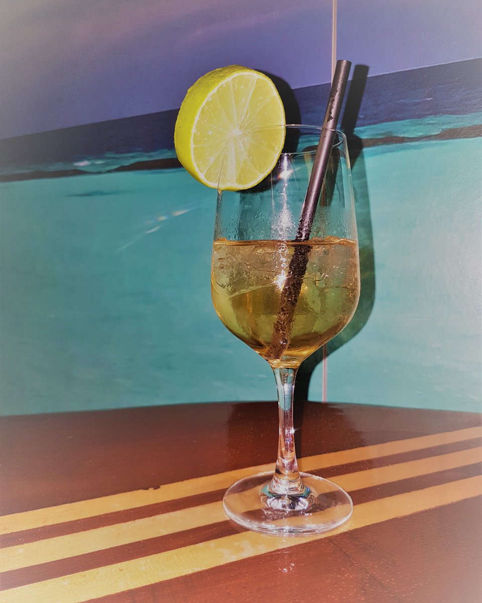 Starten Sie das Wochenende bei uns mit einem leckeren Cocktail im Pink Flamingo. #Hugo#PinkFlamingo