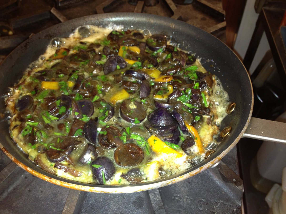 VegGourmet's tweet image. Wouldn&apos;t you love to whip this up for your friends? 
You can! Spanish tortilla with purple potatoes...
Contact us today about cooking lessons #vegetariangourmetcatering #cookingclass #learnhowtocook   #cookinglessons #healthycooking #bayareacatering #oaklandbusinesscatering