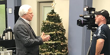 YNGAirport's tweet photo. #FlashbackFriday to a public forum that our YNG Aiport Executive Director, John Moliterno, spoke at. John is also the Executive Director of the Western Reserve Port Authority that runs the airport!
#airport #youngstown #westernreserve https://t.co/vLDJoJtGE8