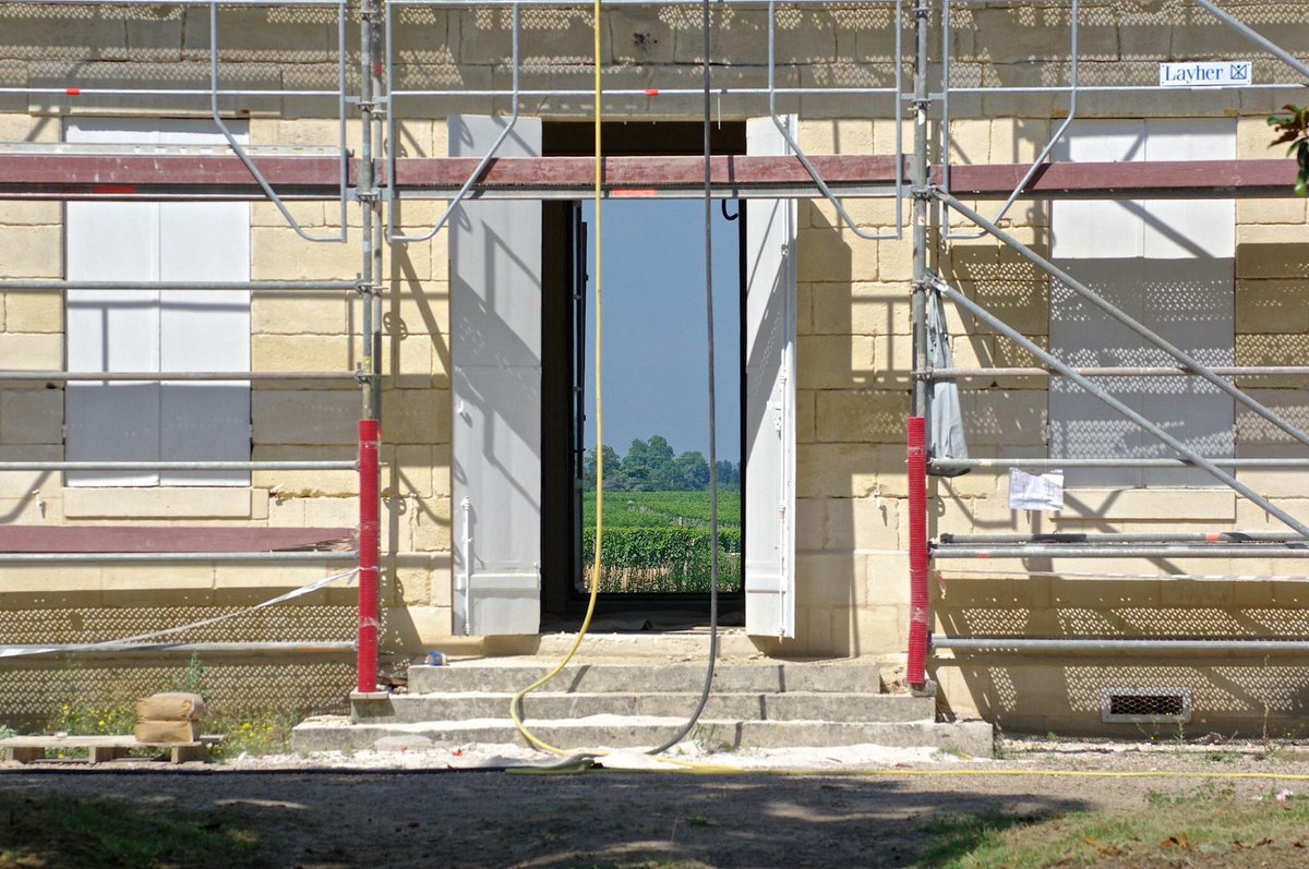 Les travaux continuent <a href="/ChateauRipeau/">Château Ripeau</a> ...#stemiliongrandcruclassé #travaux