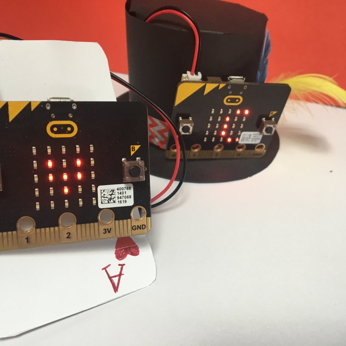 GHDDigiteam's tweet photo. Trying our hands at the code and craft for the Micro:bit in Wonderland projects. We love it when technology, art and craft come together β₯οΈ@TechAgeKids @microbit_edu #BBCMicrobit #Techalice https://t.co/l4lvjNT7UX