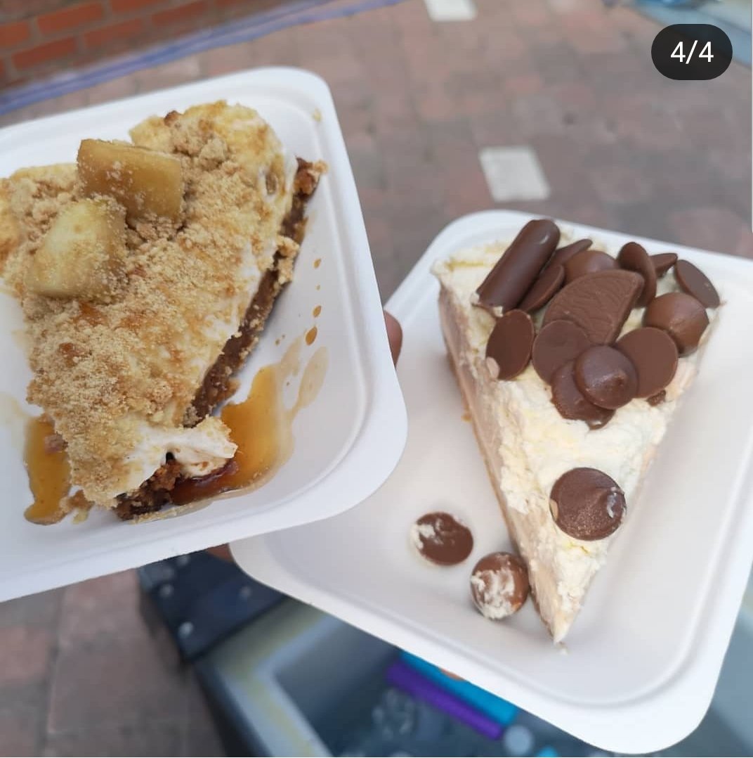 Another brilliant evening at @HullBID  Hull Street Food Nights yesterday.
Unprecedented business, fab weather, and a little <a href="/MasterChefUK/">MasterChef UK 🍴</a> reunion for our <a href="/MikeyWilliamsUK/">Michael Williams</a> as <a href="/TomNicholes/">Tom Nicholes</a> popped by, and ended up helping out.
#hullstreetfoodnights #streetfood #Hull