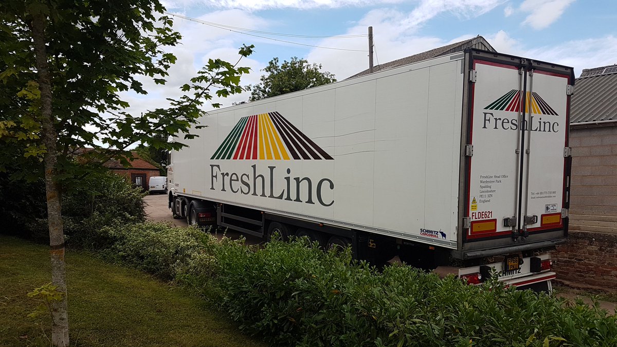 bentleyscff's tweet photo. The plums are on there way early today! #local #seasonal #Britishfarming #treeripe grown and packed here at @bentleyscff for @waitrose https://t.co/kbSiKcPXzF