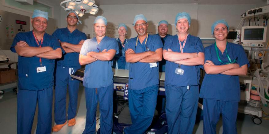 RCSnews's tweet image. What do #surgeons wear to operate in? Frock coats to Scrubs tells the story of surgical attire from the Victorians to today #LibraryBlog ow.ly/wmtw30irm19