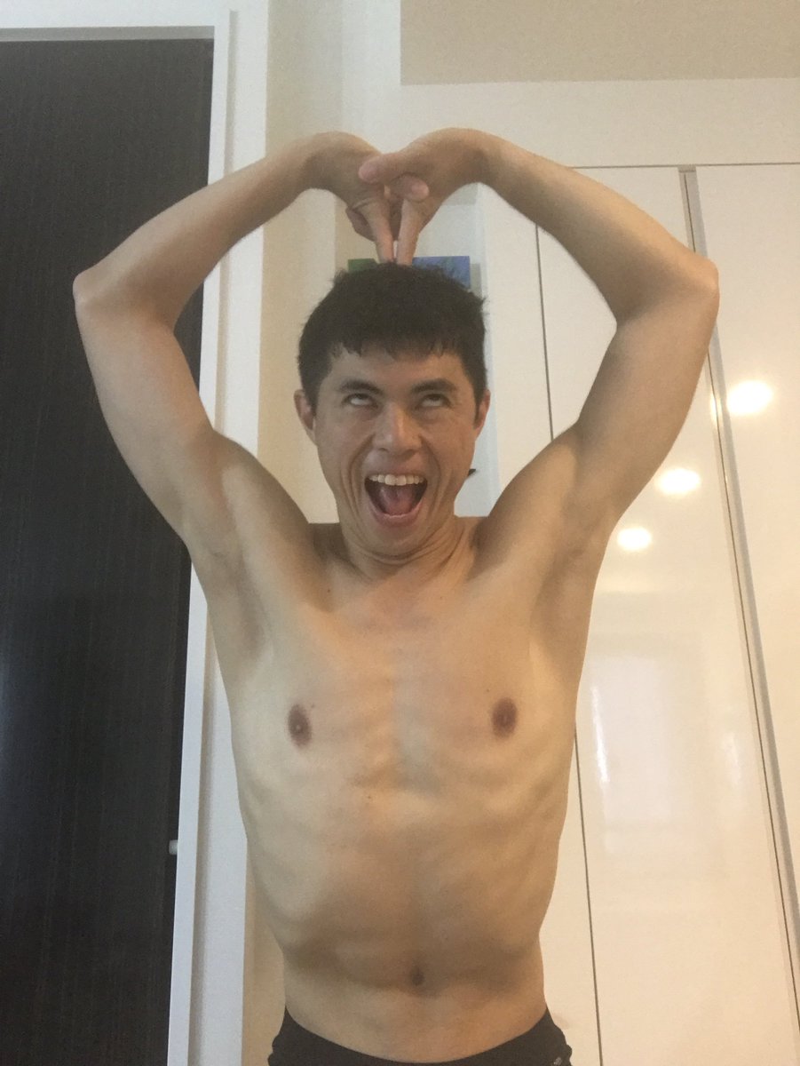 小島よしお No Twitter そういえば昔神宮の花火大会が終わった後にお客さんが一気に帰って混雑するのを避けるために ネタをしたけど結局一気に帰ったなー 足止めできなかった自分の頭にカンチョー