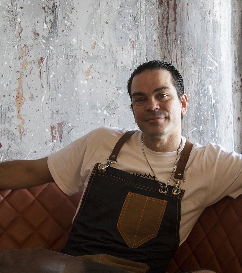 VillageLivinMag's tweet photo. Roll out the barrel! #MeatingChefs' @foodie411 talks to @Dguiolchef of #FourBarrelHollys pub, about his travels, the challenges of working in a kitchen, choosing the right ingredients, and more... https://t.co/Ub4U1kpZZx #denisguiol #pubfood #torontopubs #restaurants #food https://t.co/BNLfWHm6Wg