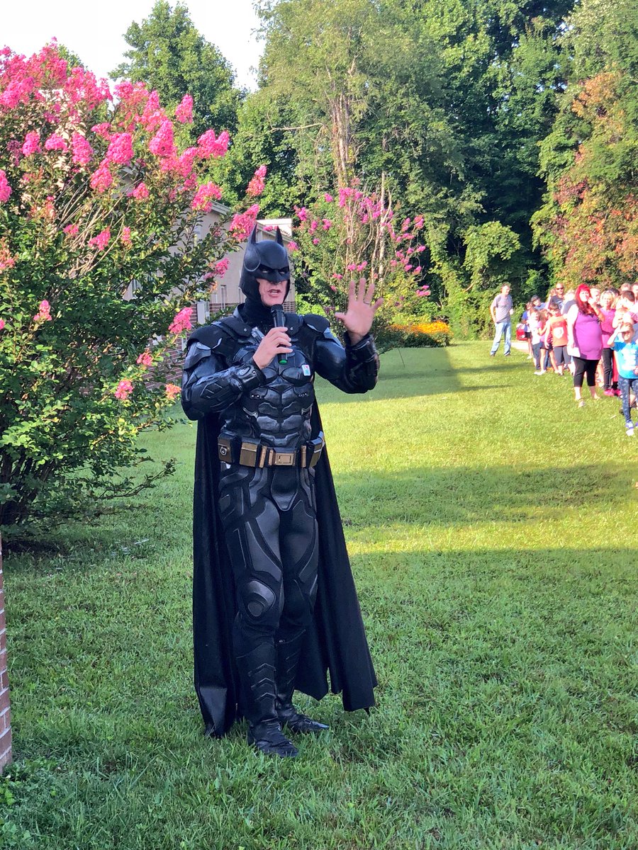 25th Annual Lee Co Readifest for our K-5 students! 60 community organizations providing shoes, backpacks, school supplies, health services! Hats off to FRC Director Sherry Lanham-Lee Co Elementary Staff and our community partners! #LoveKyPublicEducation #RuralAmericaEd