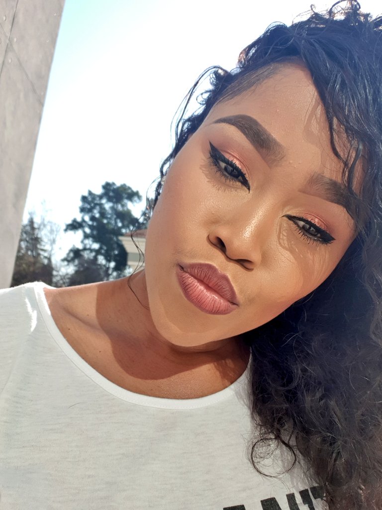 DitshegoMedia's tweet image. Sibonisile Ngubane @NgubaneSbo and Naledi Sikwane @sikwane_naledi taking a break from work on the balcony. #TailorMadeSolutions