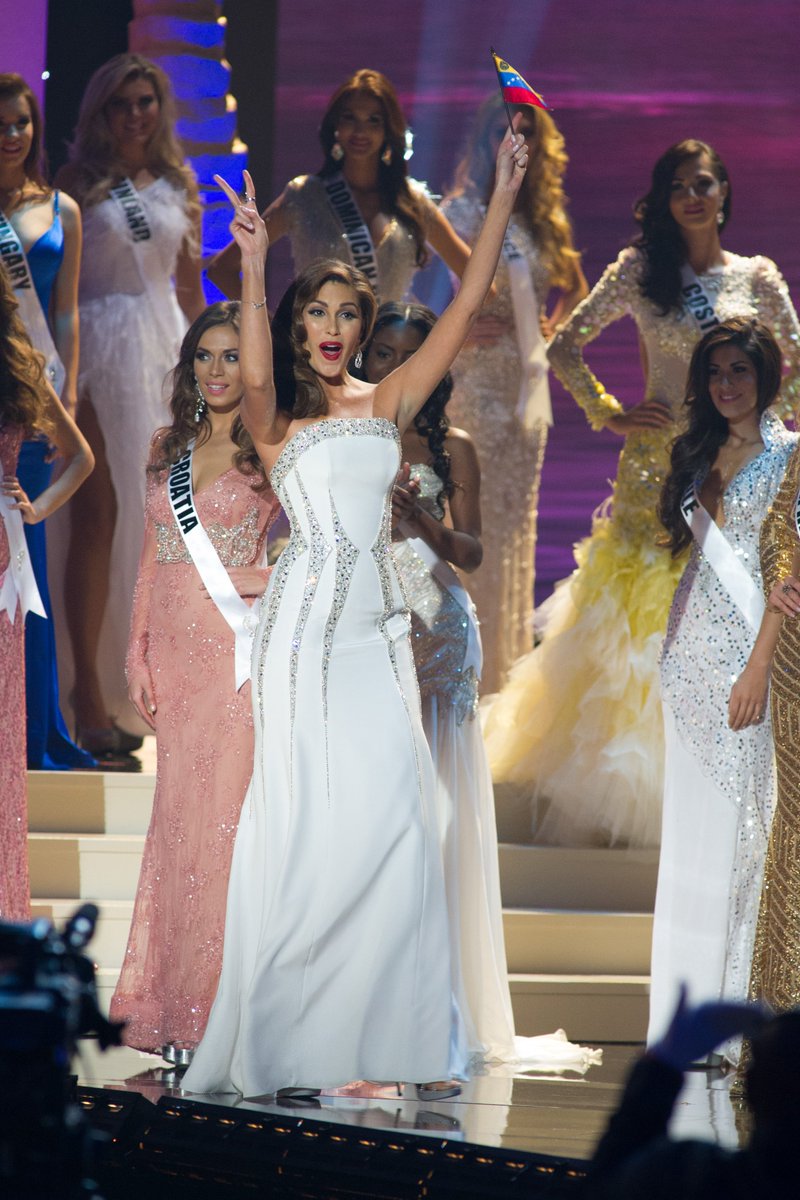 MissUniverse's tweet image. Once a queen, always a queen. #FinalWalk 👑

...
Find out who will take home the 2018 crown December 16 at 7pm ET LIVE from Bangkok, Thailand on @FOXTV. #fbf