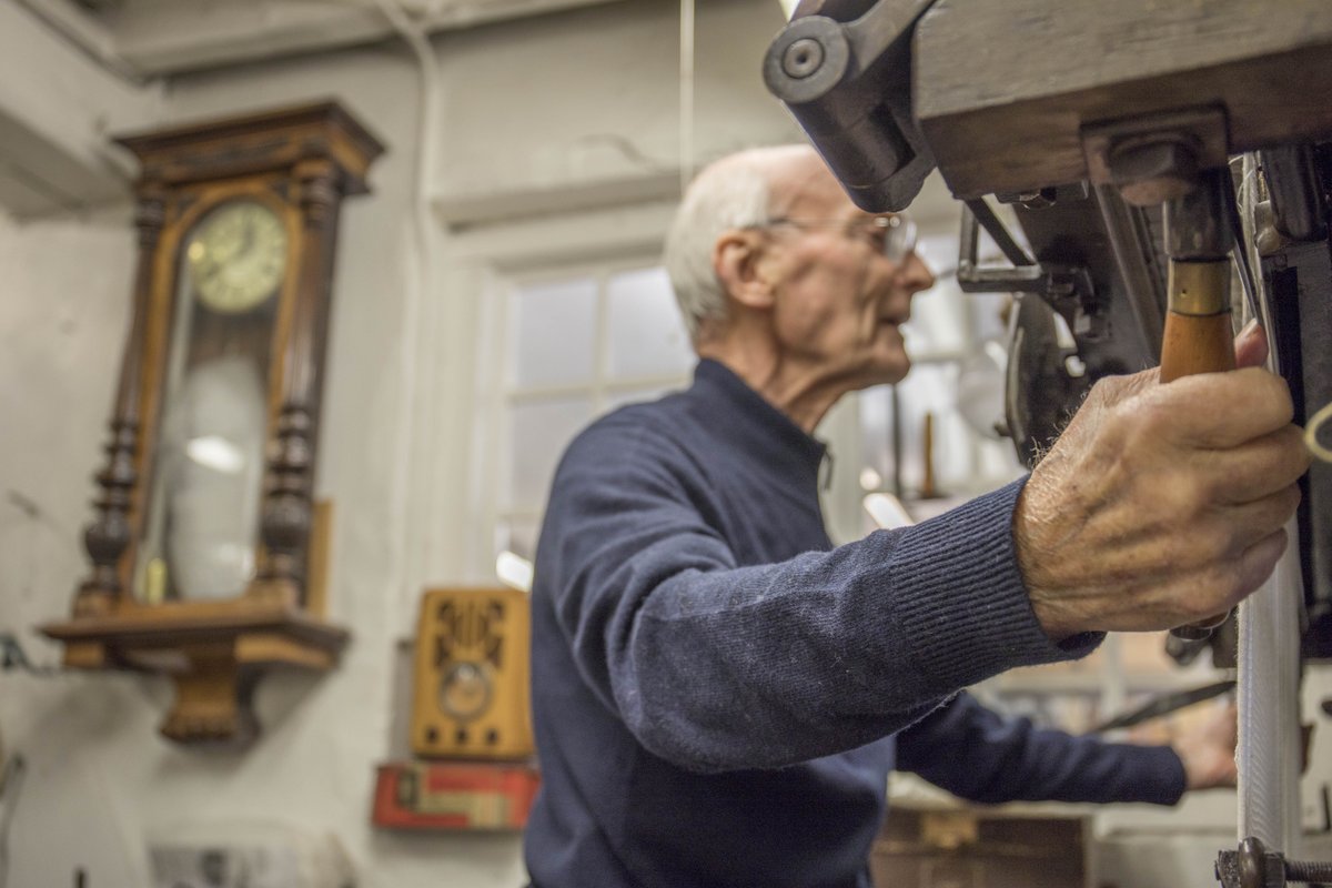 g_h_hurt's tweet photo. #WednesdayWisdom - The Hand Frame Knitting machine was invented by Rev. William Lee of Nottingham in 1589. One of the oldest handframes in our possession is thought to have dated back to the 1700โs...๐ฏ #handframeknitting #knittedlace
https://t.co/ansEz9MjGj https://t.co/D2Uci1FHYH