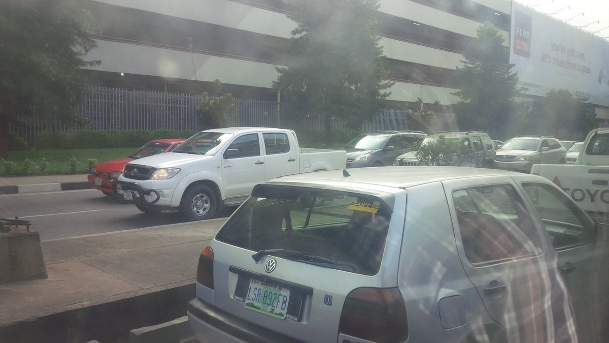 Gidi_Traffic's tweet image. "@emphoxa: B2B situation at Ikeja between #airforcebase , #MM2 and #ikeja busstop. #GIDITRAFFIC @Gidi_Traffic 4:50pm