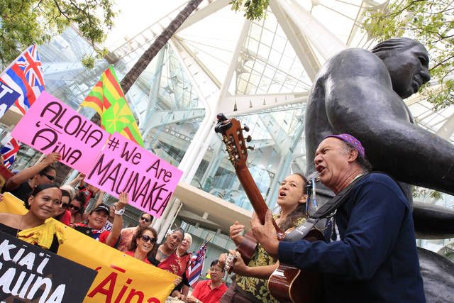 Center4Native's tweet image. Two #NativeHawaiian advocates received the 2018 Hawaiian Kingdom Patriot Awards, presented by the Koani Foundation for their work in protecting natural resources and sovereignty. #NativeJustice  
buff.ly/2Aw6gLl