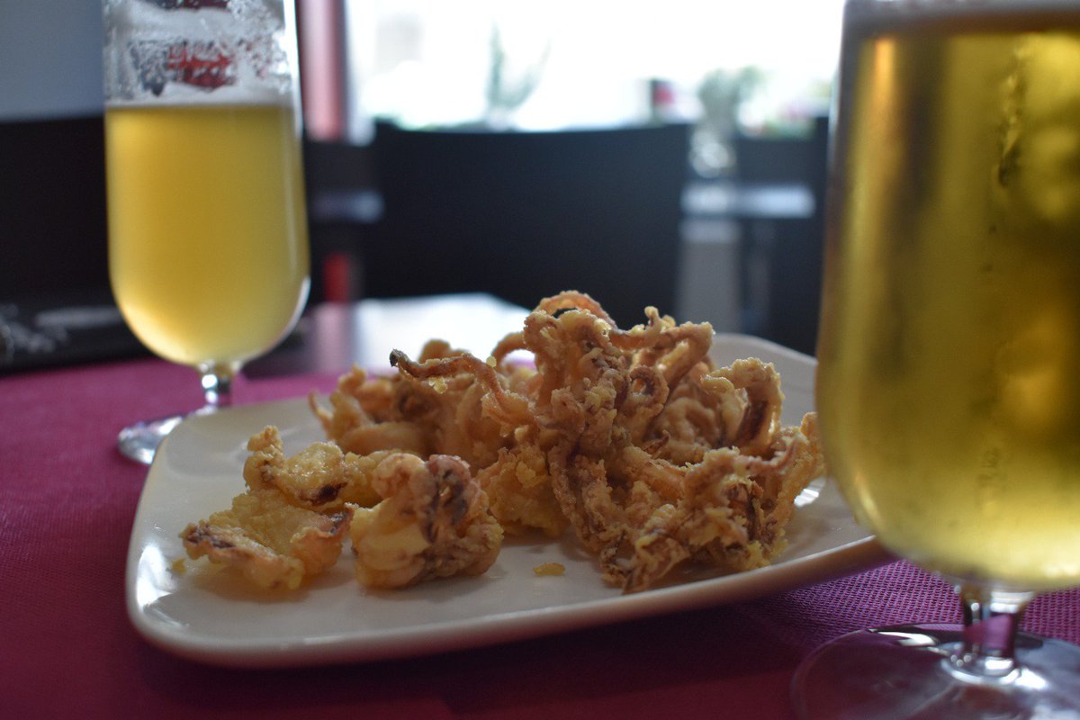 el_trampantojo's tweet photo. A las puertas del finde con un par de cañas y nuestras tapas caseras. https://t.co/sPOnw7DT2b