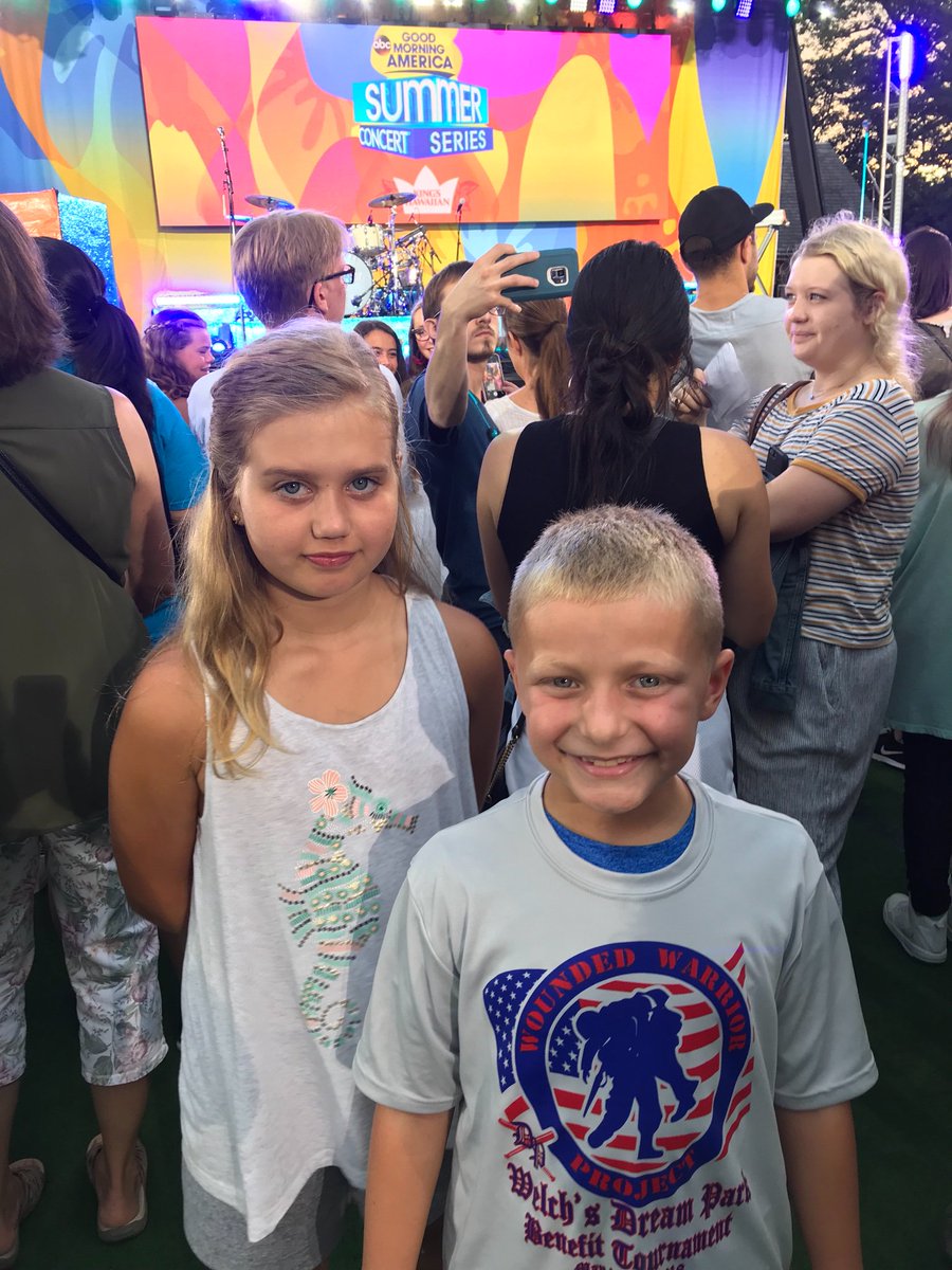 Midclassmama's tweet image. #KelseaOnGMA