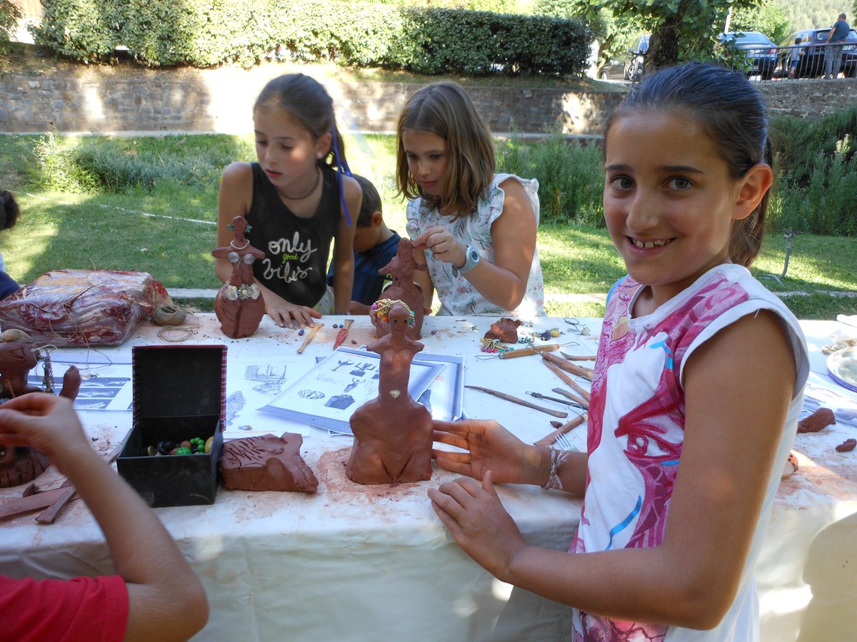 La Semana de la Prehistoria cada vez tiene más participantes y cada vez aprenden más sobre historia, geología, arte...
Este año colaboraron Riorcal Granja de Montaña, GeoPirene y Mariajo Bescós
Ya podéis recordar los talleres infantiles en nuestra galería
photos.app.goo.gl/TddwGmQsrbLbZP…