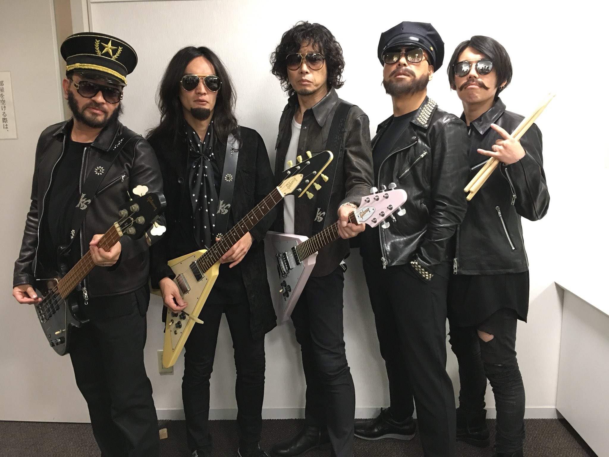 斉藤和義スタッフ 斉藤和義バンドの皆さん テレビ朝日 Music Station 本日はハードコアなルックスで やさしくなりたい をパフォーマンス 貫通力あり やさしくなりたい 斉藤和義 崩場将夫 隅倉弘至 真壁陽平 河村吉宏 T Co Mgo2kmrzu5