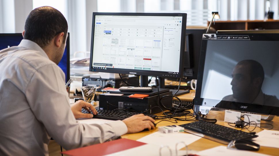 ComputerCleanUK's tweet image. Old school thinking emphasised on having a standard set of software installed on every desktop in a work environment. But times have changed and the software used by one team might be virtually useless to another team working in a corporate environment. #ComputerCleaningService