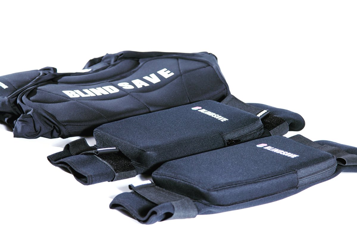 BLINDSAVE_FLB's tweet photo. Bestsellers β¨β¨β¨ #blindsavefloorball #floorball #innebandy #salibandy #unihockey #protectionvest #kneepads https://t.co/gCQFa6LzyY