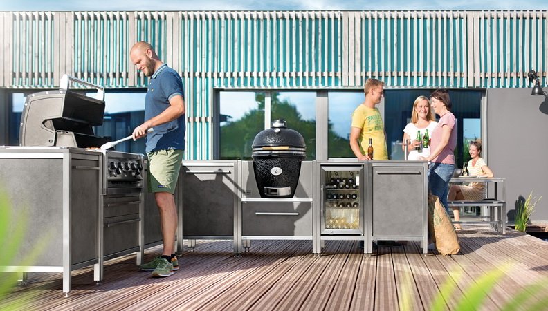 spoga's tweet photo. The grill should not be missing in any garden – but a lot of people want more: a complete outdoor kitchen 🍴🥣🌿. Why many trades profit from this development? Find out on our blog: https://t.co/V2cHSXp5rF #outdoorlife #kitchen https://t.co/upkM21nRmY