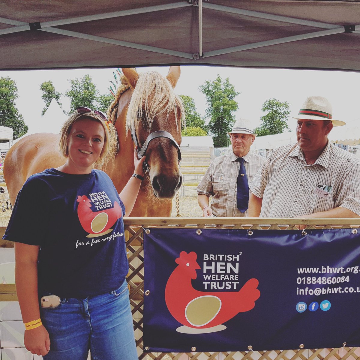 Not just #hencuddling going on this weekend at <a href="/Countryfilelive/">BBC Countryfile Live</a> this chap popped over to say hello while the hens were having a welfare break! Come and find us in the Adams Farm area! <a href="/poultrytalk/">Poultry Talk. com</a> <a href="/AdamHenson/">Adam Henson</a> <a href="/BlenheimPalace/">Blenheim Palace</a>