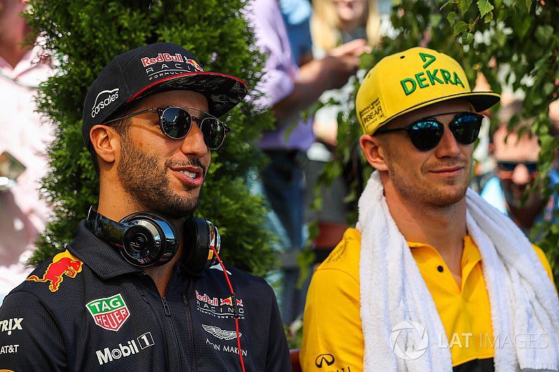 maniachanic's tweet photo. Wonder whoโll be Renaultโs wingman #F1 #SillySeason #SwapTime https://t.co/OQLmkk6RHK