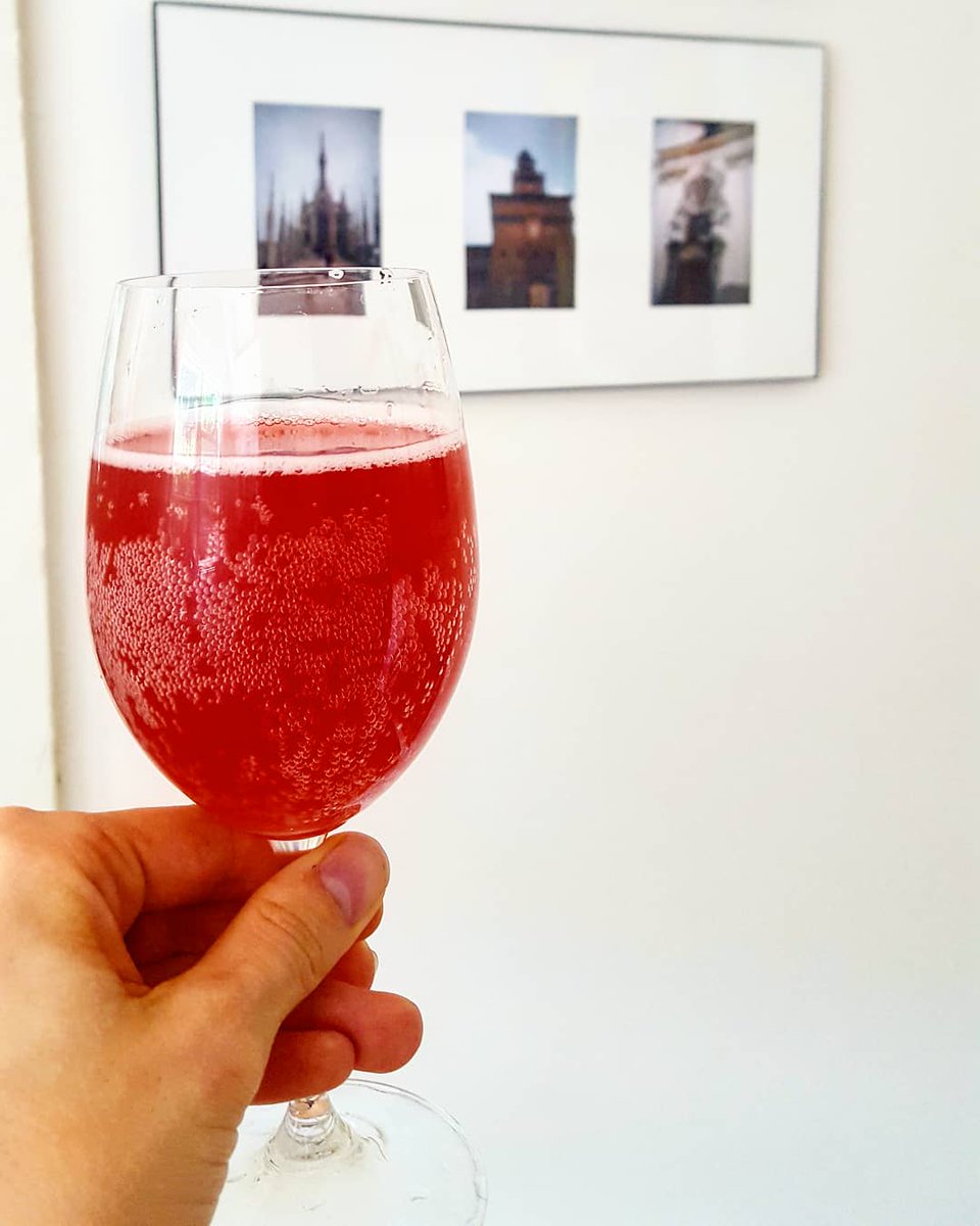 Drinkin' booch in a wine glass just feels so much more elegant than normal! .
.
#dayoff #stillworking #kombucha #tea #fermentation #health #healthy #heal #food #foodie #natural #summer #organic #local