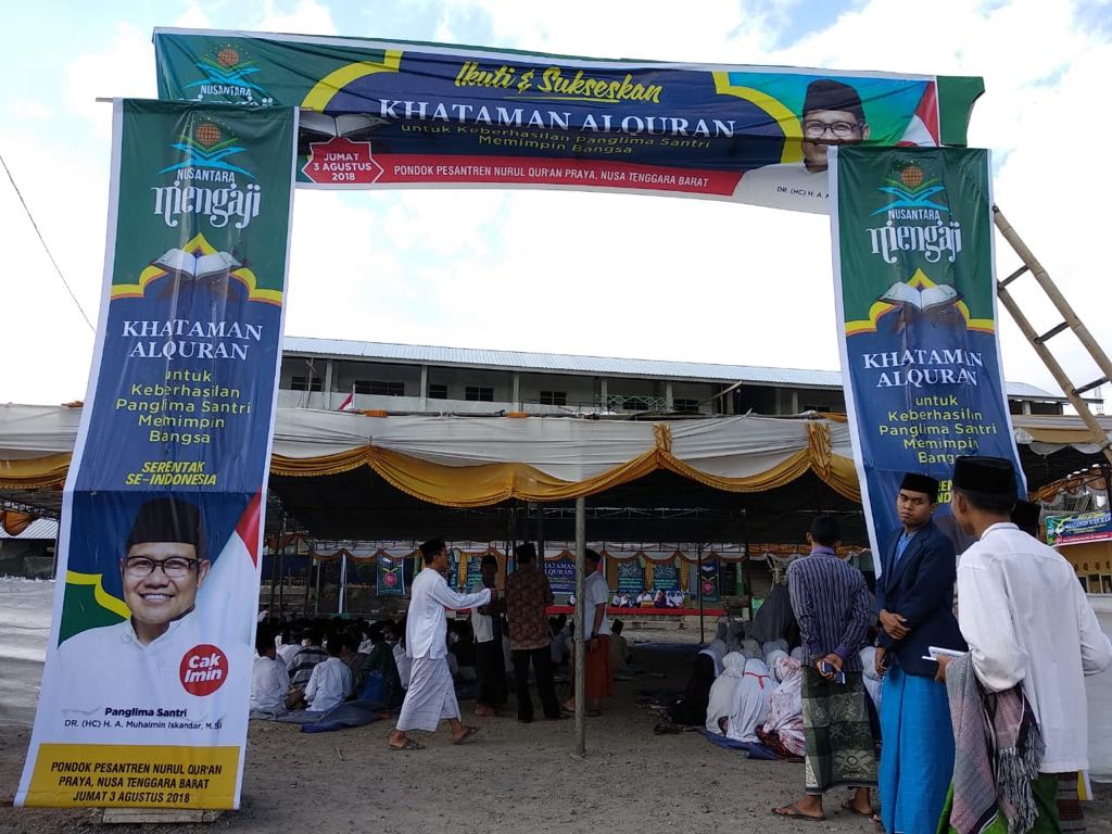 DPP_PKB's tweet photo. Khataman Alquran dan Sholawat Nariyah di Ponpes Nurul Qur'an dihadiri ratusan jamaah. Subhanallah, semoga berkah do'a dari masyarakat Lombok Tengah untuk keselamatan dan kemenangan Panglima Santri @cakimiNOW jadi Pemimpin Bangsa. #KhatamanUntukCakImin #NariyahUntukCakImin https://t.co/TJ7aTdPJaT