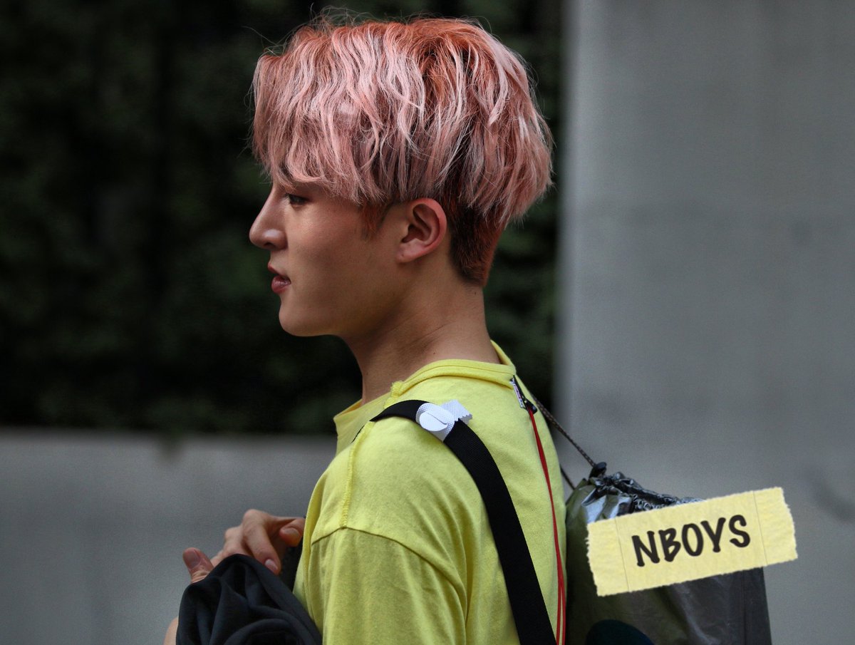 Nboys24's tweet photo. 180803 뮤뱅퇴근
인표가 뿅하고 나와써😍😍

#이인표 #인표 #INPYO #인투잇 #IN2IT #SFME https://t.co/uX2QfLvl5f