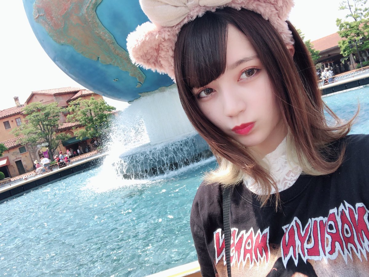 環やね ディズニー行ってきたけど 暑すぎて死ぬかと思った なんか水のやつでキャストさんが ただいまびしょ濡れ運転です て 言ってたけど予想以上すぎた 環やね ディズニー行ってきたけど 暑すぎて死ぬかと思った なんか水のやつでキャストさんが ただいまびしょ濡れ運転です て 言ってたけど予想以上すぎた