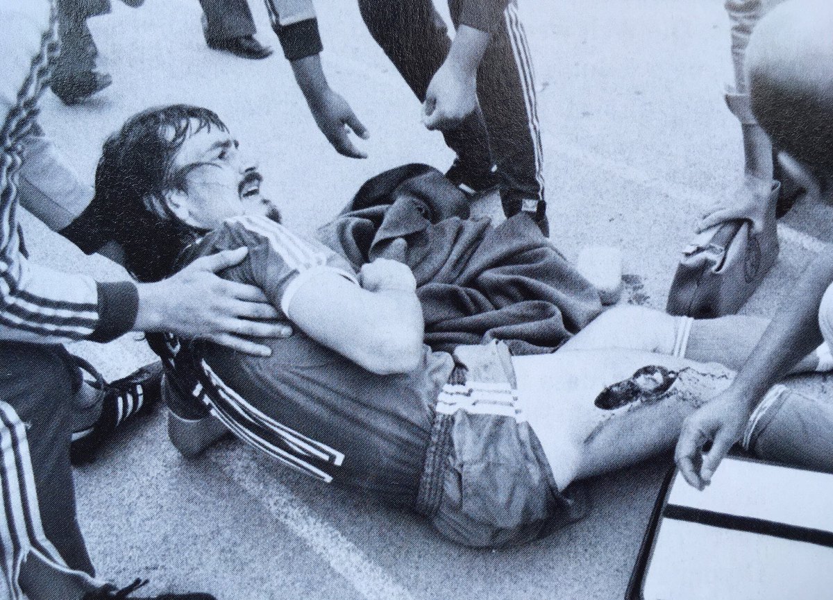 okudera_'s tweet photo. 1981 war es im August auch hitzig.
#Werder #Bremen #SVW
#Lienen #Siegmann
via @dummymagazin (Nr. 10) https://t.co/0g5ebicd4Z