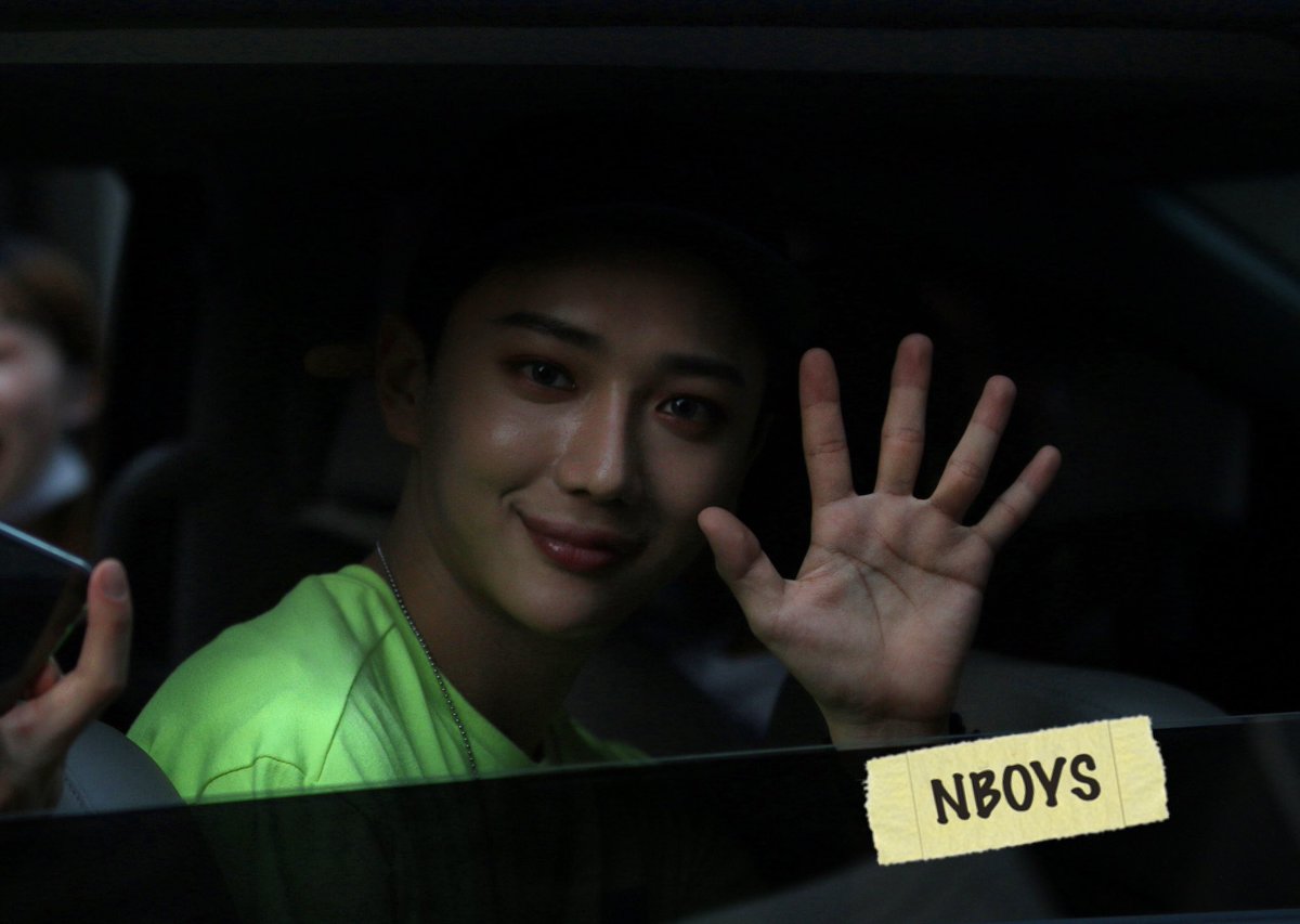 Nboys24's tweet photo. 180803 뮤뱅퇴근 
개인적으로 첫번째 사진 너무 마음에 드네요 ㅠㅠ(혼자만 만족중,,너무 어두운걸,,?🤔

#황인호 #인호 #INHO #인투잇 #IN2IT #SFME https://t.co/S3nYCQgAMb