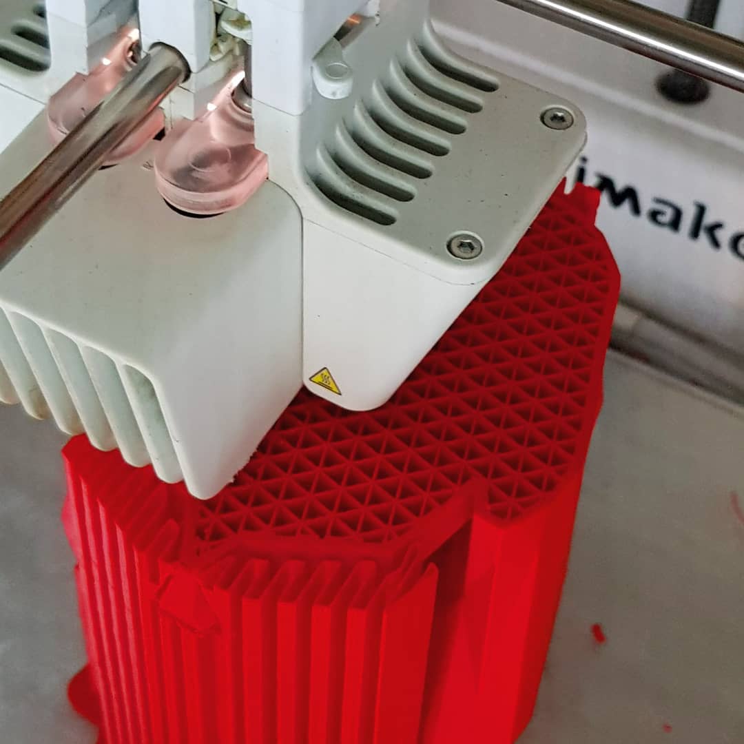 onaranlarkulubu's tweet image. .@istcaf için geri sayım başladı. ⏳ #urbanhacking projelerimizden biri için enfes bir tasarımla katkı sağlayan @papieratelier&apos;in üretimlerini proje destekçimiz @ultimaker ile üretiyoruz. 👌🏻