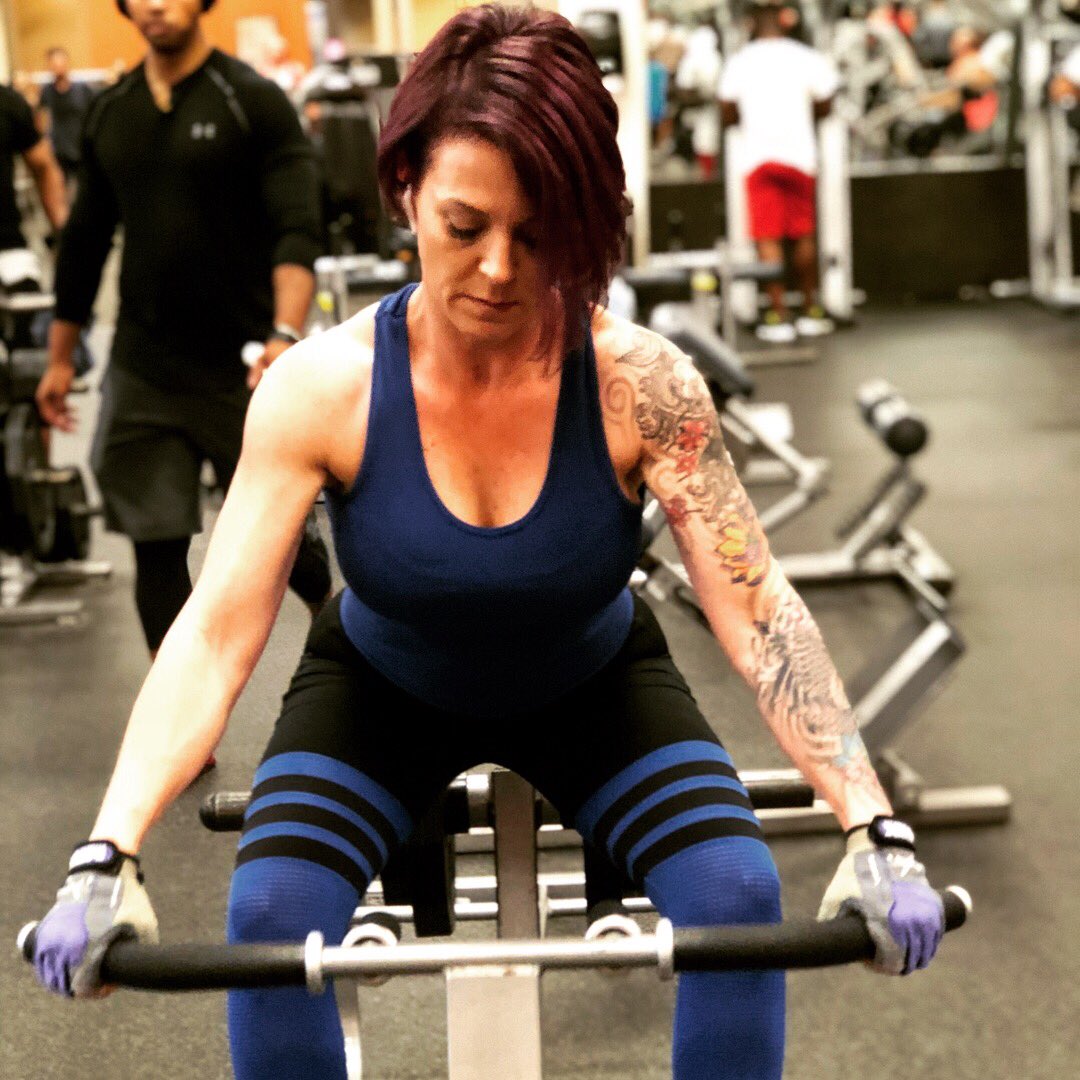 sweetlorenn's tweet photo. Working the back has become an obsession 💪🏼💪🏼 https://t.co/C0jk38HNyR